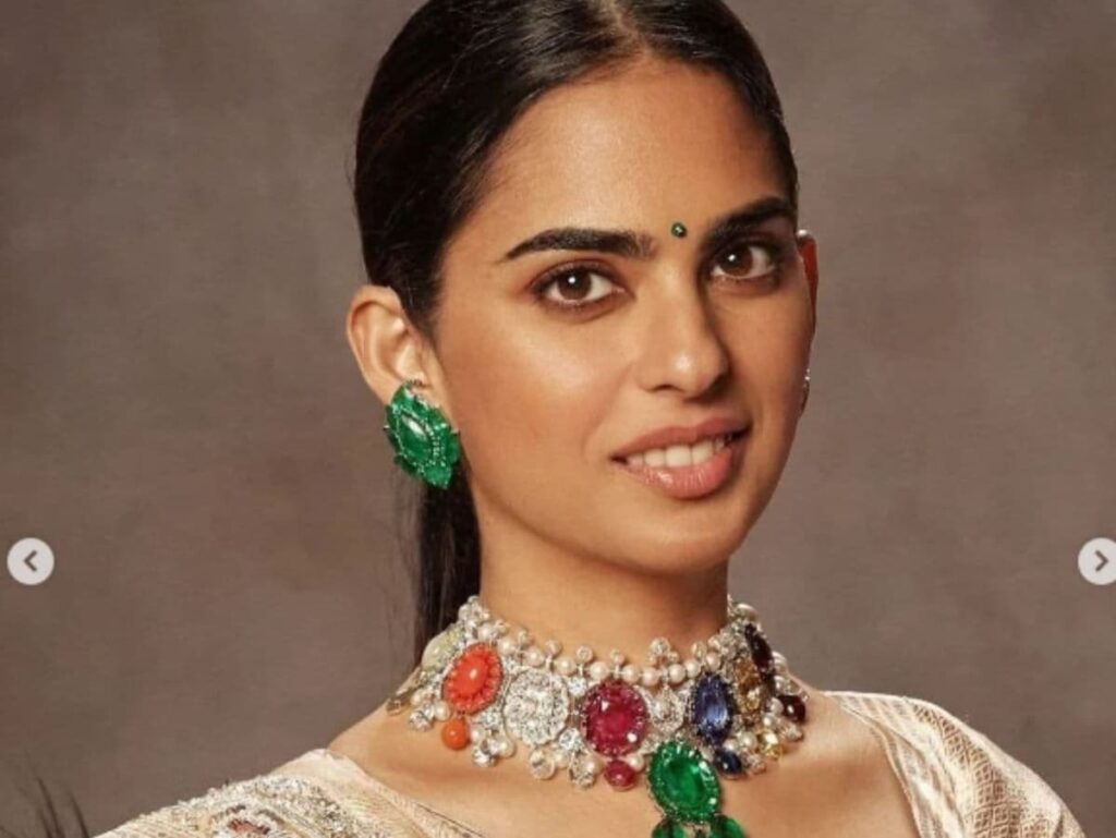 Isha Ambani Earns Icon of the Year, Sparks Fashion Buzz with Viral Video