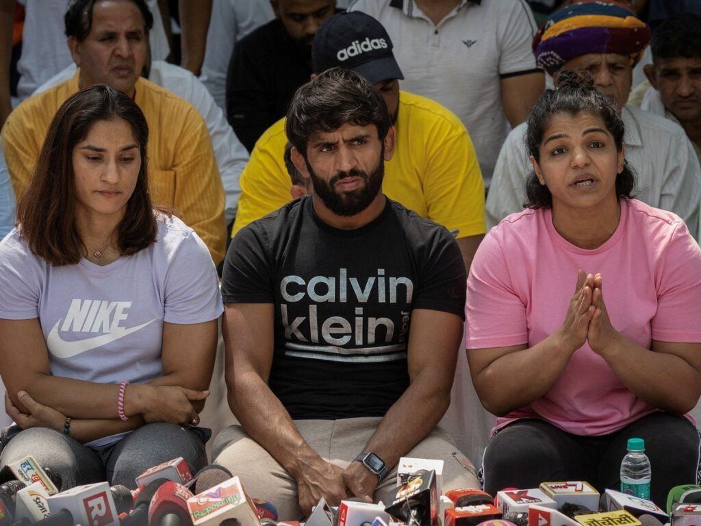 Sakshi Malik Blames Vinish Phogat and Bajrang Punia for Weakening Protest