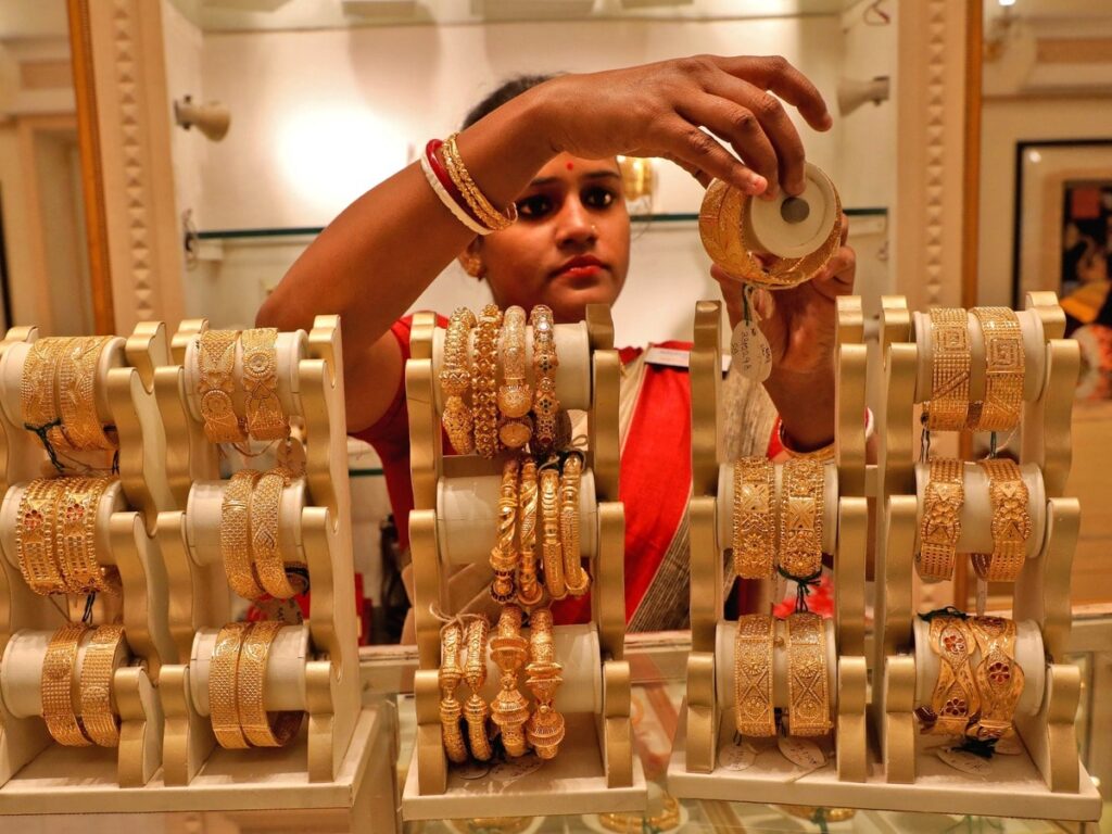 Silver price rises by ₹5000 today, gold hits record high ahead of Diwali; check latest rates.