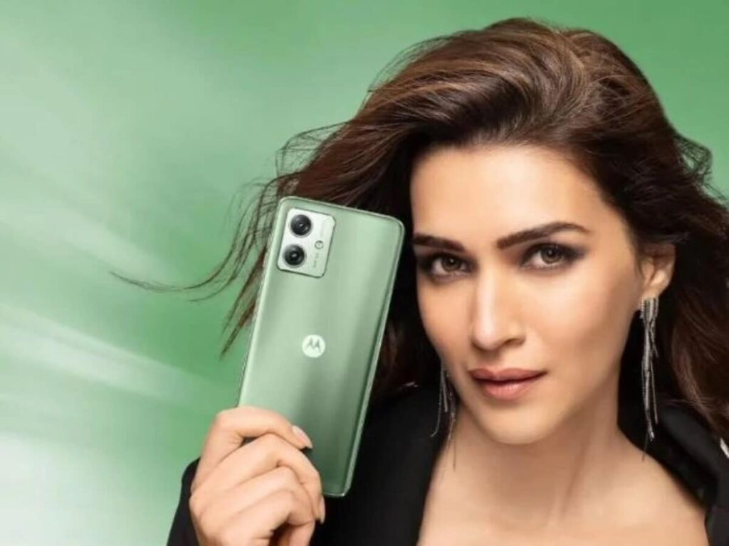 Motorola's impressive 5G phone now cheaper by up to ₹2500, features a 6000mAh battery and 50MP camera.