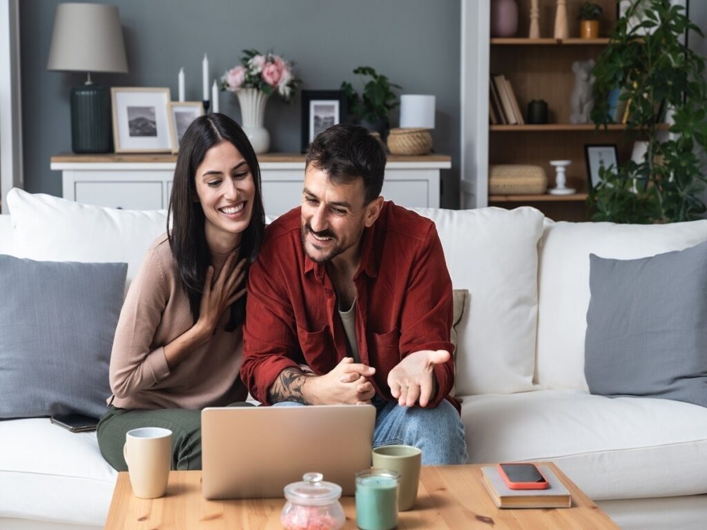 Keep Love Private: 5 Reasons It Benefits You