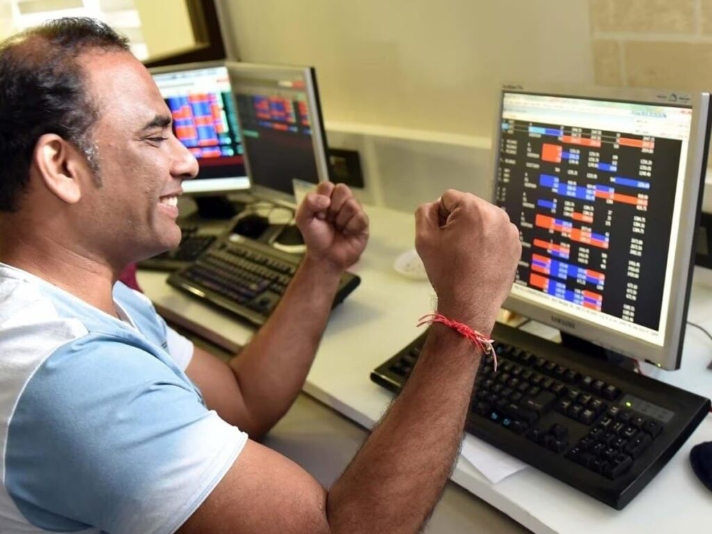 Company announces free shares after 14 years and will distribute dividends, profits reach 1246 crore rupees.