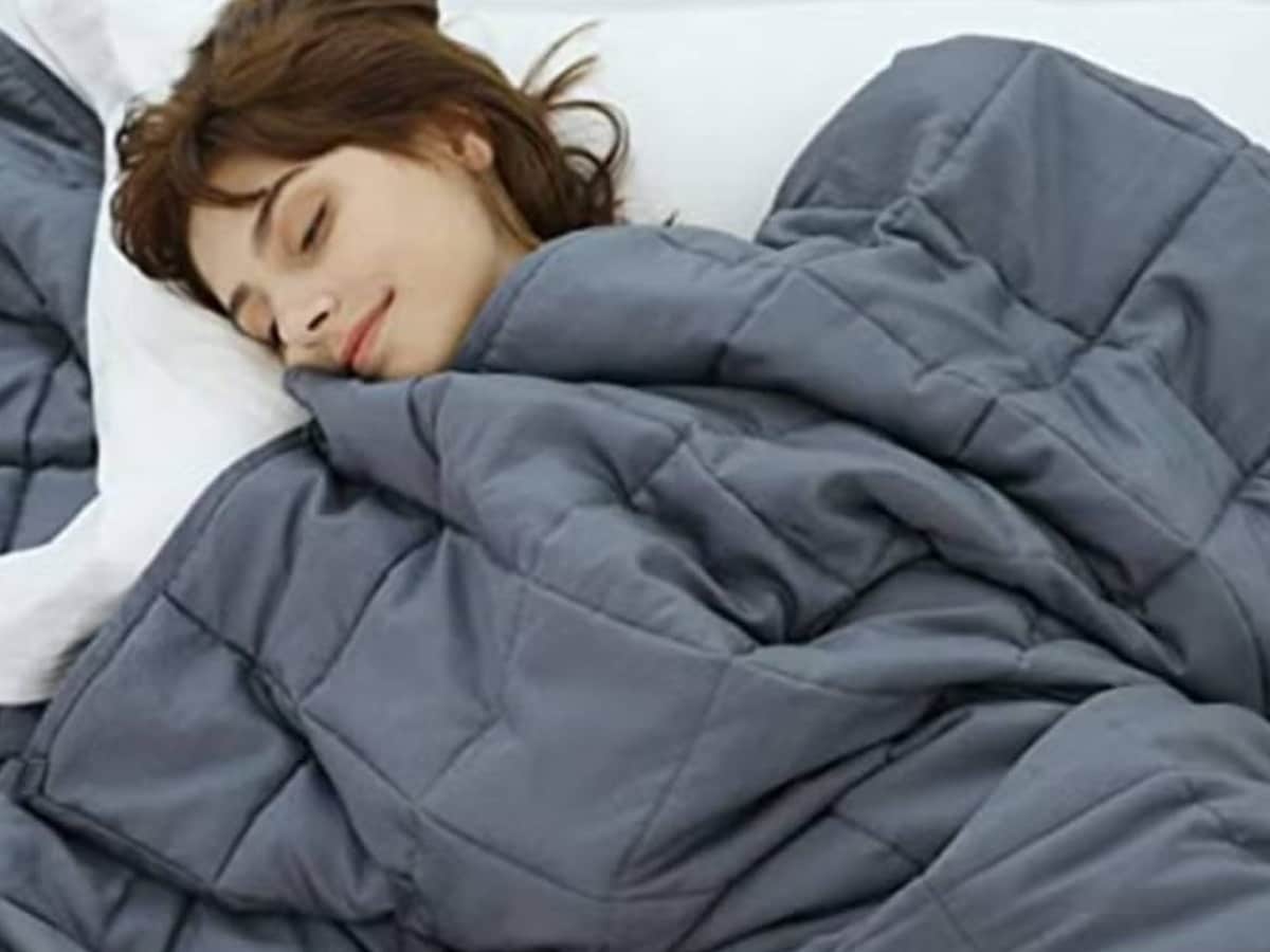 Get Cozy: AC Blankets at Over 50% Off on Amazon!