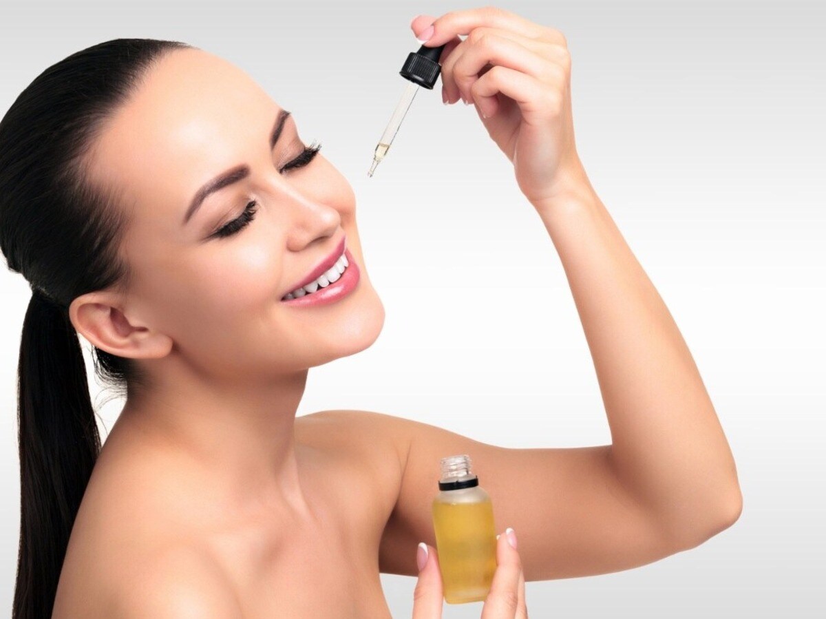 Ditch Expensive Vitamin C Serums: Mix This with Olive Oil for Flawless Skin!