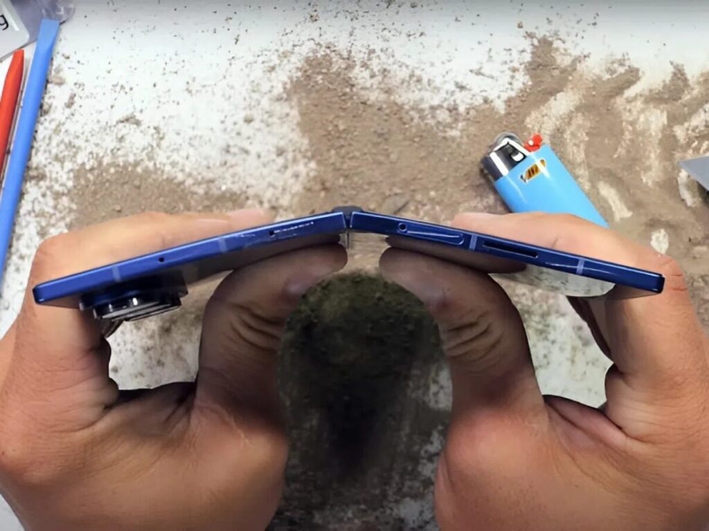 Samsung phone's dangerous test: set on fire and bent, yet safe; watch the video