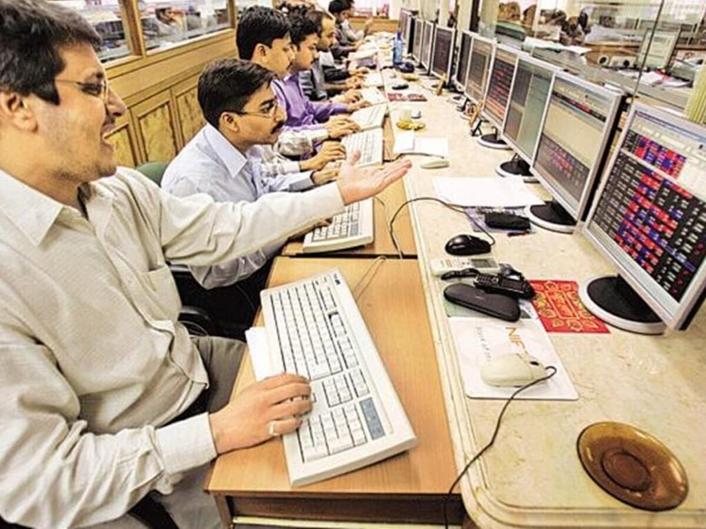 Three experts recommend buying shares of Maharatan company as Q1 net profit reached ₹4466 crore.